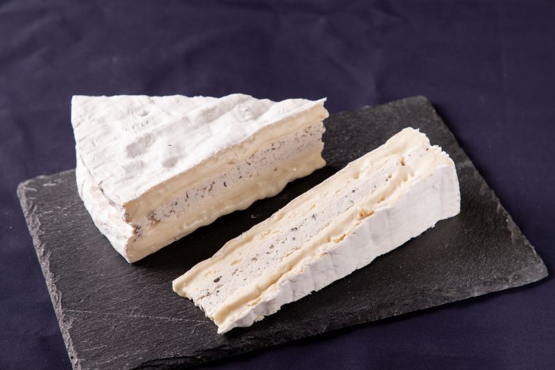 ブリー・ド・モー・ア・ラ・トリュフ (黒トリュフ) / BRIE DE MEAUX A LA TRUFFE (110g)
